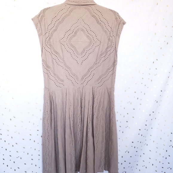 Dress - Picture 9 of 9